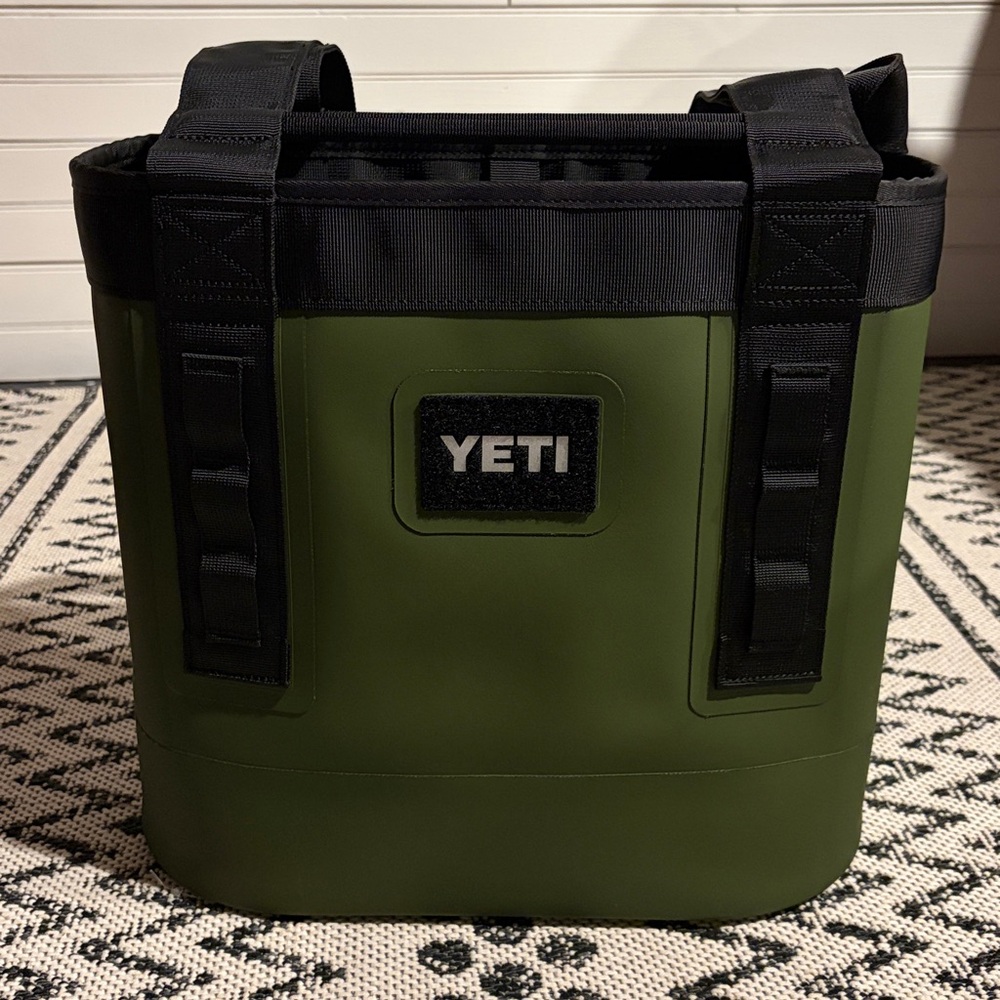 YETI Olive Black Camino 20